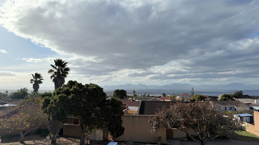 To Let 3 Bedroom Property for Rent in Heiderand Western Cape